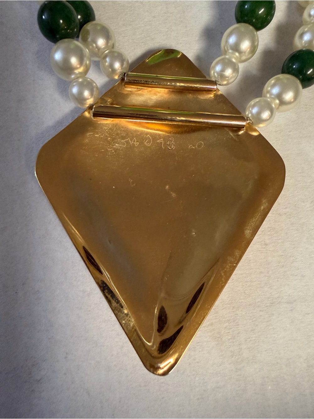 Carlton Ridge for Sutton Hoo Signed alternating Gold and Green Pearl Necklace - Picture 9 of 11